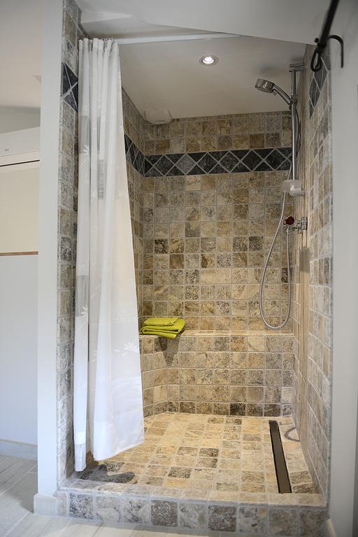 Mas De Carabelle Bed and Breakfast La Roque-Alric Rum bild