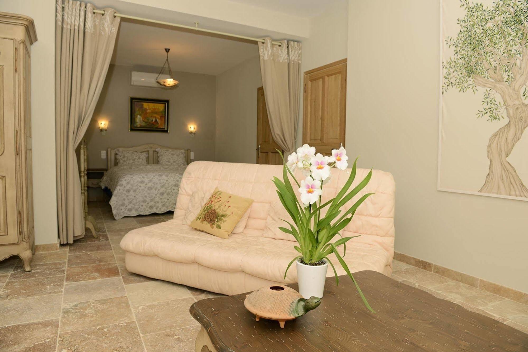 Mas De Carabelle Bed and Breakfast La Roque-Alric Exteriör bild